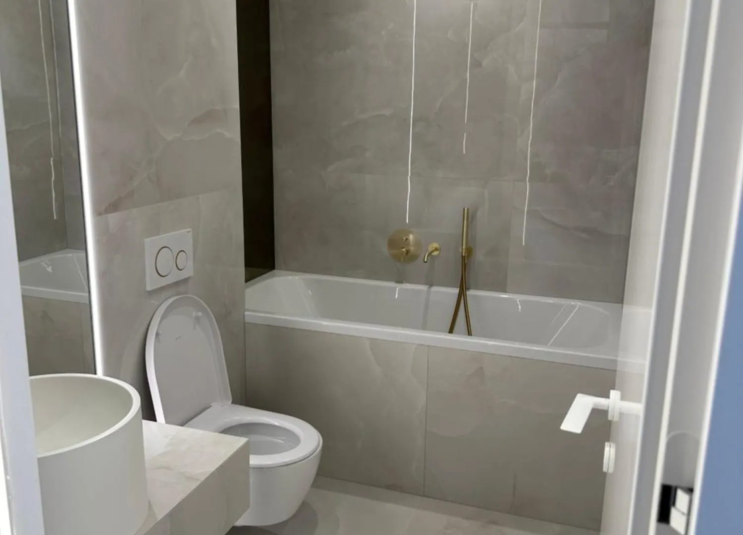 Cortina North New Luxury Apartment With Parking- Self Check In Voluntari