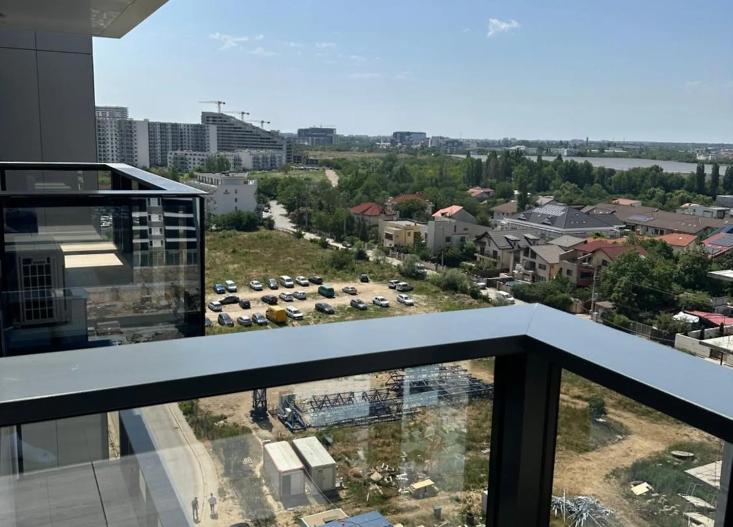 Cortina North New Luxury Apartment With Parking- Self Check In Voluntari