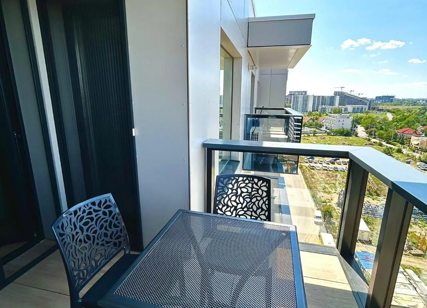 Cortina North New Luxury Apartment With Parking- Self Check In Voluntari