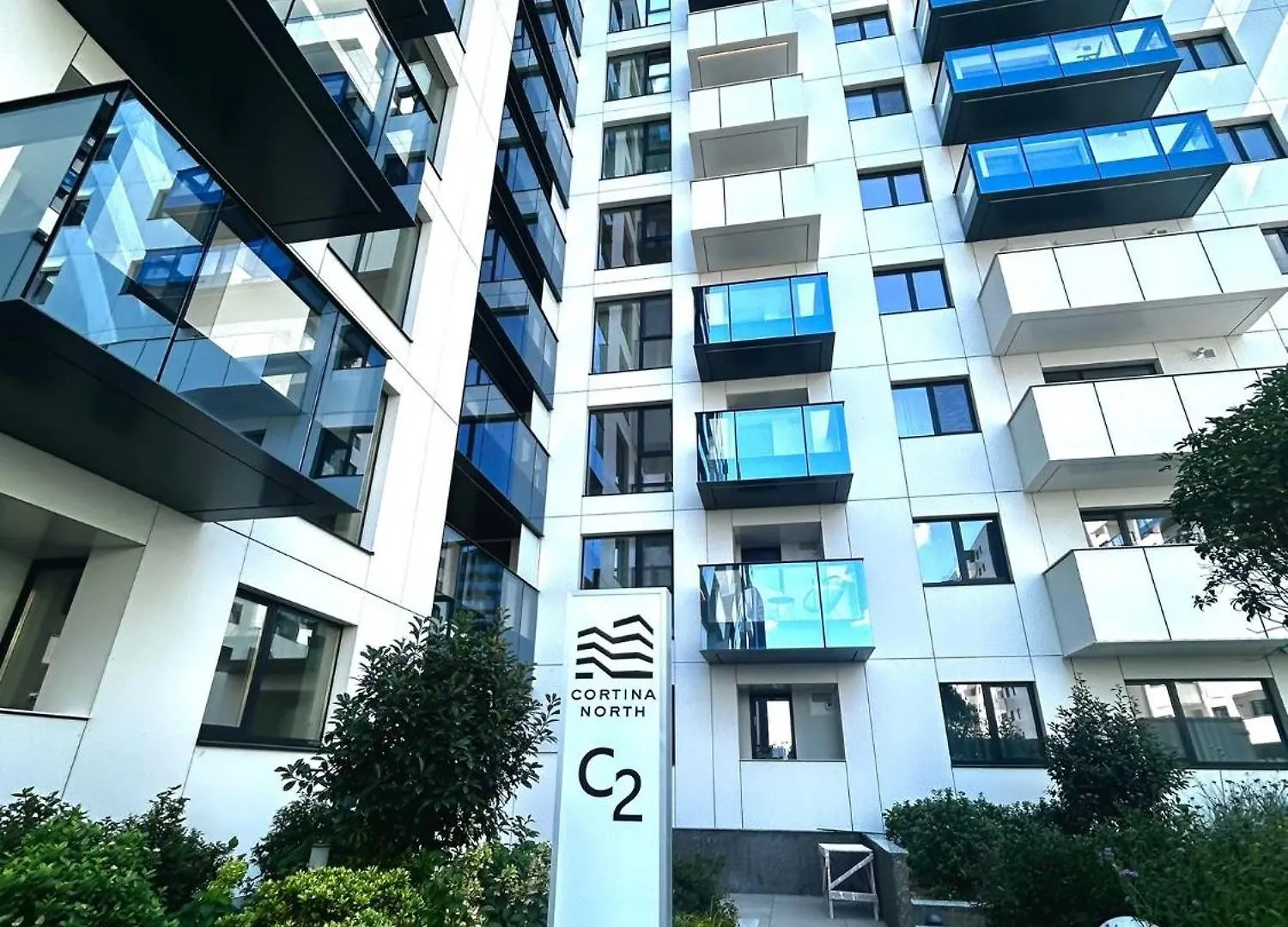 Cortina North New Luxury Apartment With Parking- Self Check In Voluntari