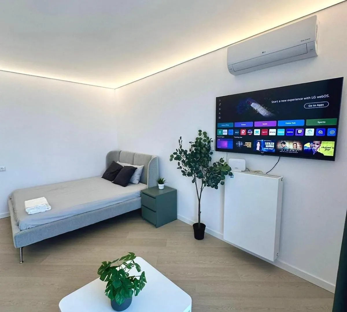 Cortina North New Luxury Apartment With Parking- Self Check In Voluntari Romania